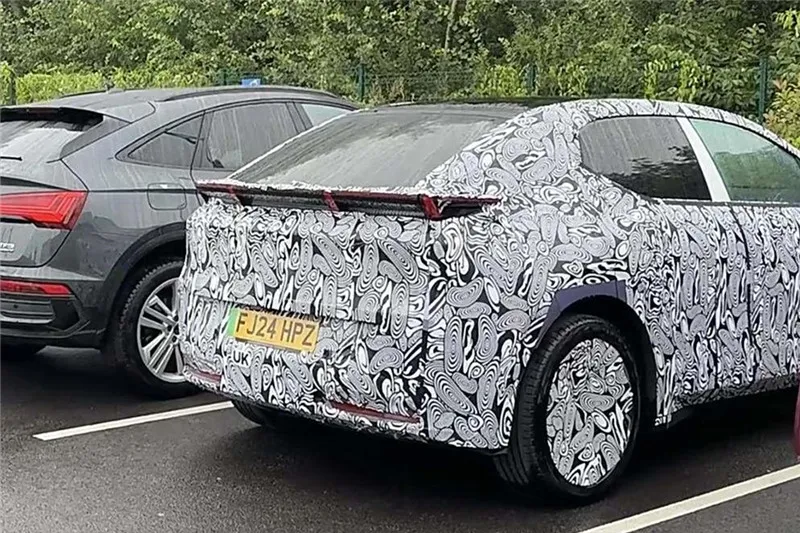 Ang Lynk & Co Z20 ang unang ipapalabas sa ibang bansa sa Oktubre, at inaasahang ipapakita ito sa China sa Guangzhou Auto Show.