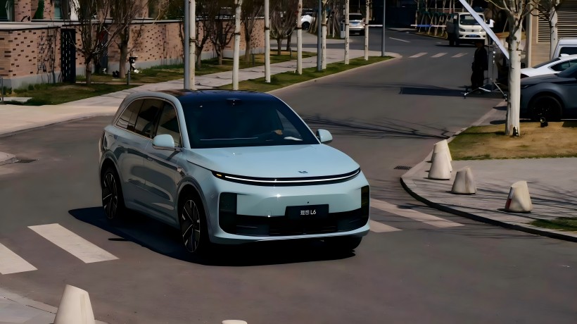 Ang mga opisyal na imahe ng bagong Ideal L6 ay gagawa ng kanilang debut sa Shanghai Auto Show. Ito ay magpatibay ng isang bagong-bagong takip at magkaroon ng isang na-upgrade na chip.