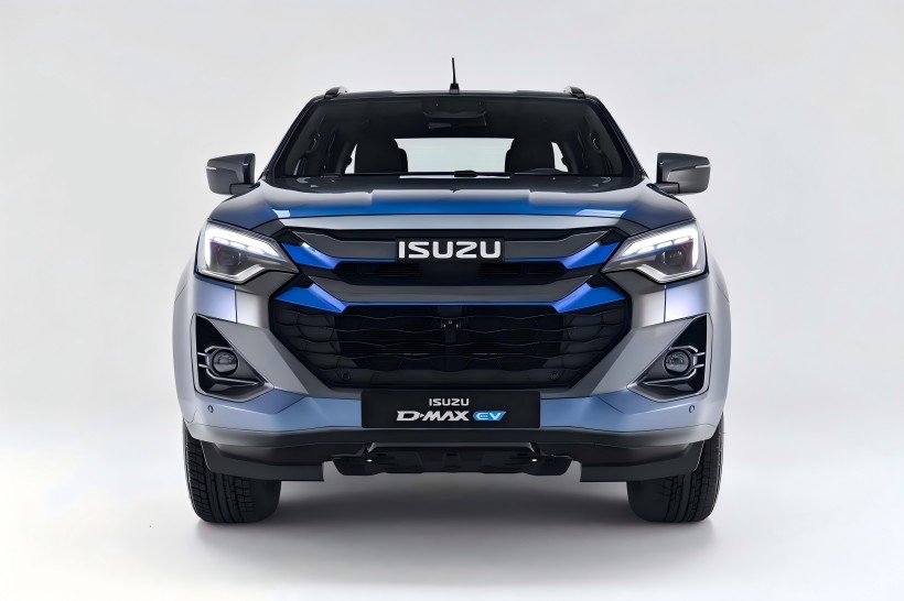 Inilabas ni Isuzu ang mga opisyal na imahe ng all-electric pickup truck d-max ev na may dual-motor all-wheel-drive powertrain